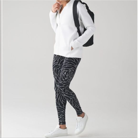 Lululemon Wunder Under Hi-Rise Tight (Full-On Luxtreme) Size 6 - Picture 9 of 12